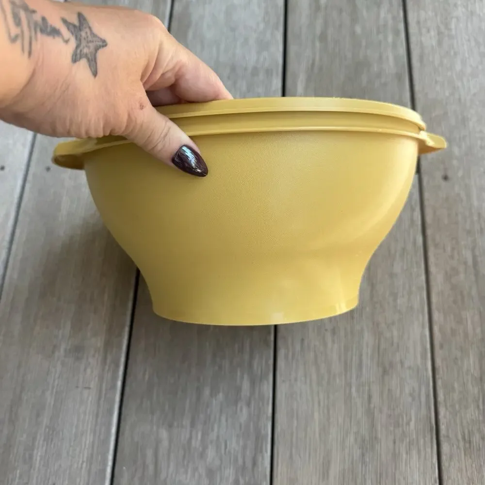 Vtg Tupperware 17 Cup Harvest Gold Round Salad Bowl Container 880-5-w/Lid 881-1
